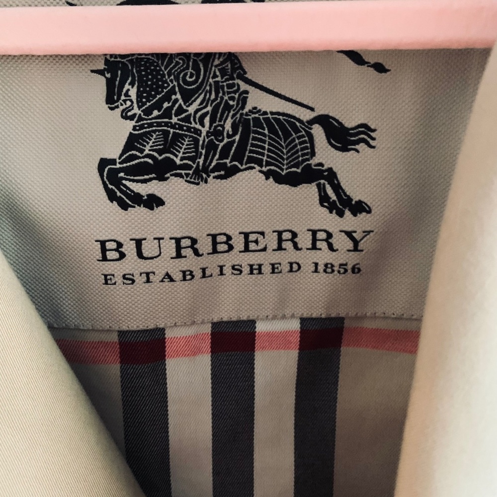 Burberry trench coat. Original Kensington.